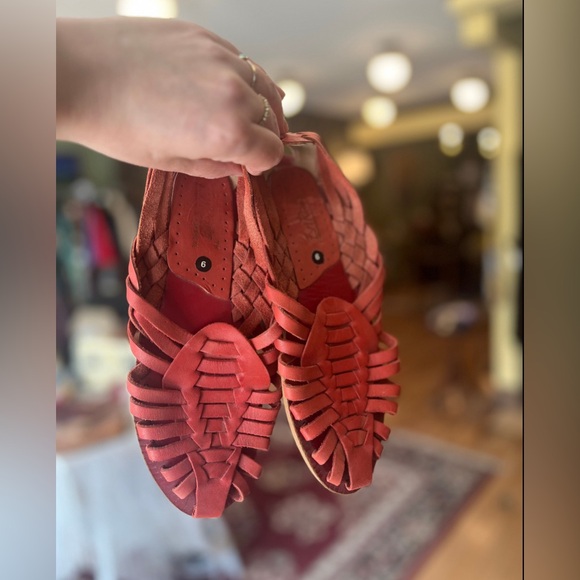 Vintage red leather En Route woven sandals, 6 - Picture 1 of 3